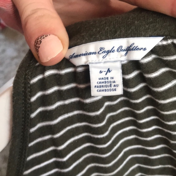 Longer but cropped shirt - Picture 8 of 8